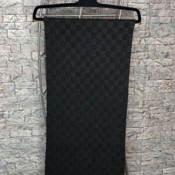 🔥🔥AUTHENTIC LOUIS VUITTON SCARF( matching beanie listed ) Size: OS🔥🔥 - Picture 3 of 9